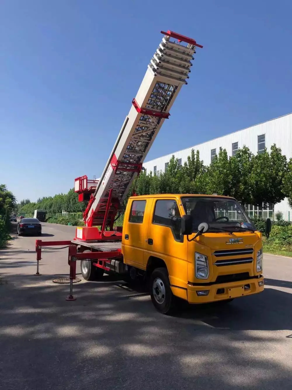 临城县附近的云梯车出租服务：轻松解决高空作业需求